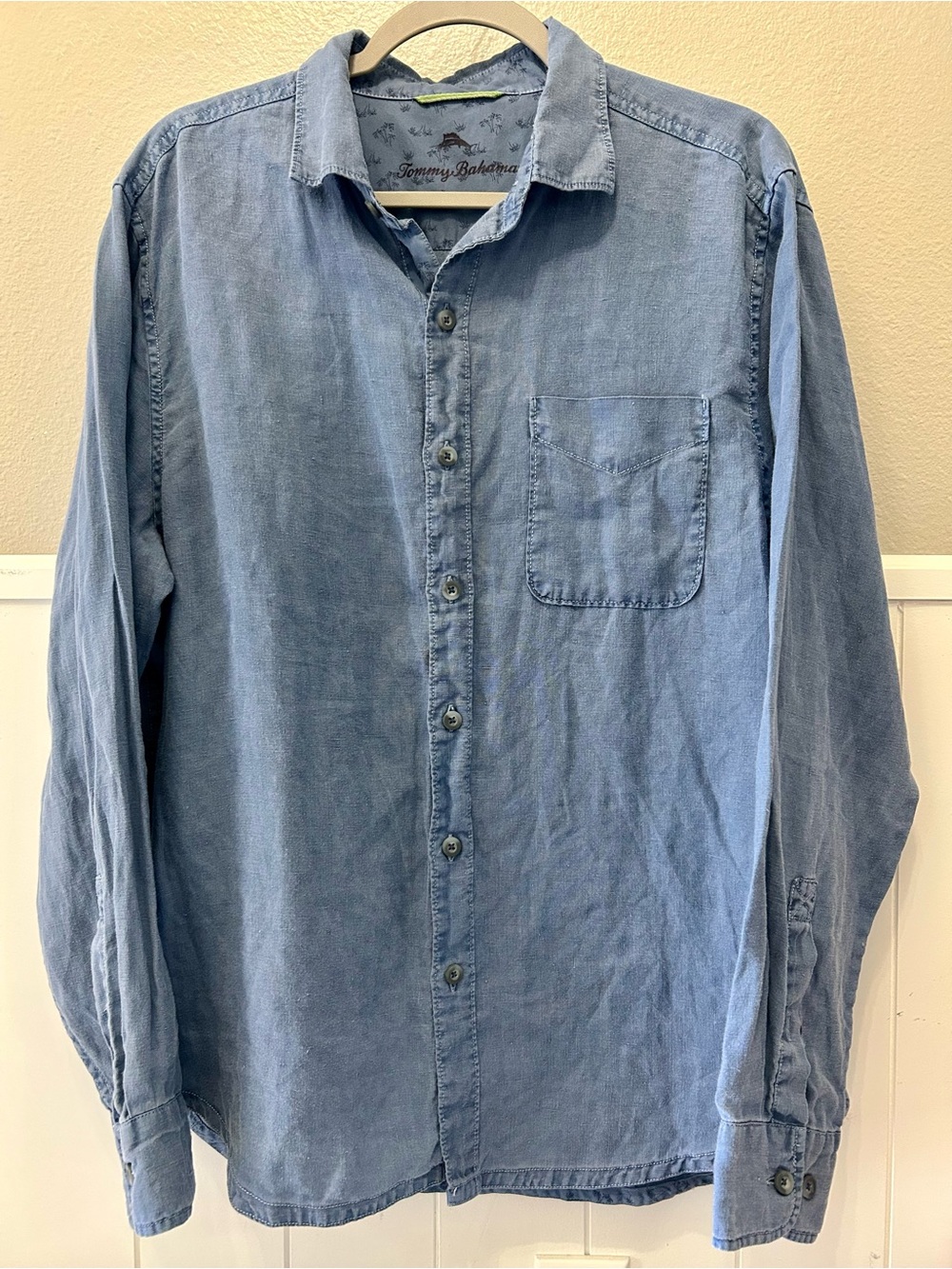 100% Linen Tommy Bahama Chambray Light Blue Long Sleeve Button Collared Shirt M